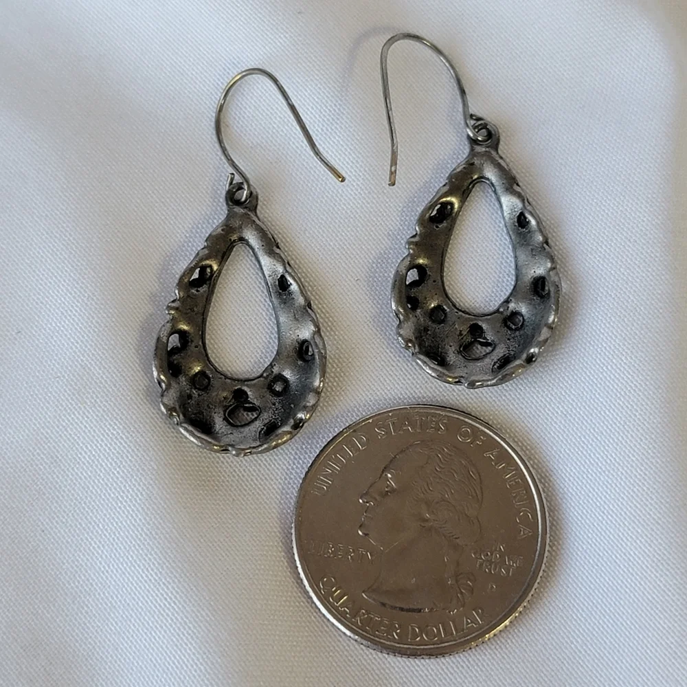 Vintage Curved Teardrop Cutout Earrings